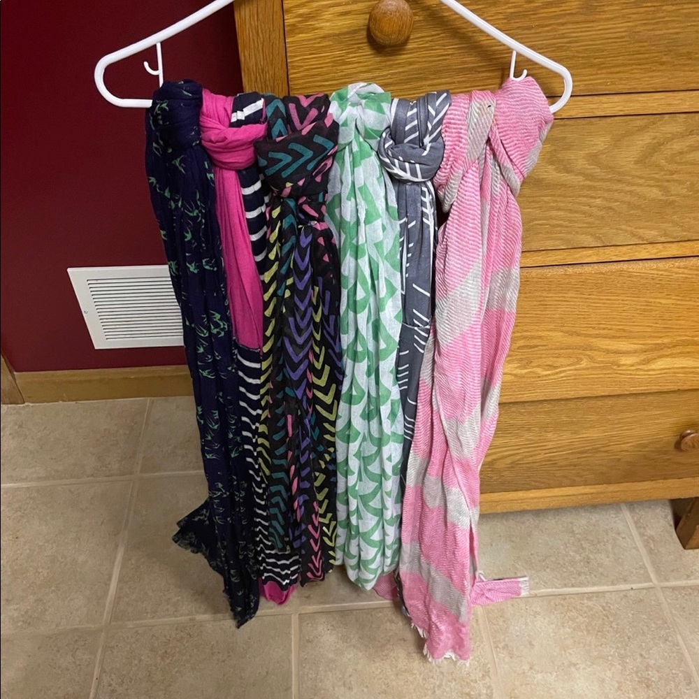 26 Bundle of scarves. Read below